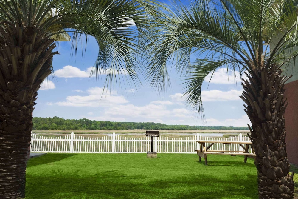 Howard Johnson By Wyndham Beaufort/Parris Island 19/39