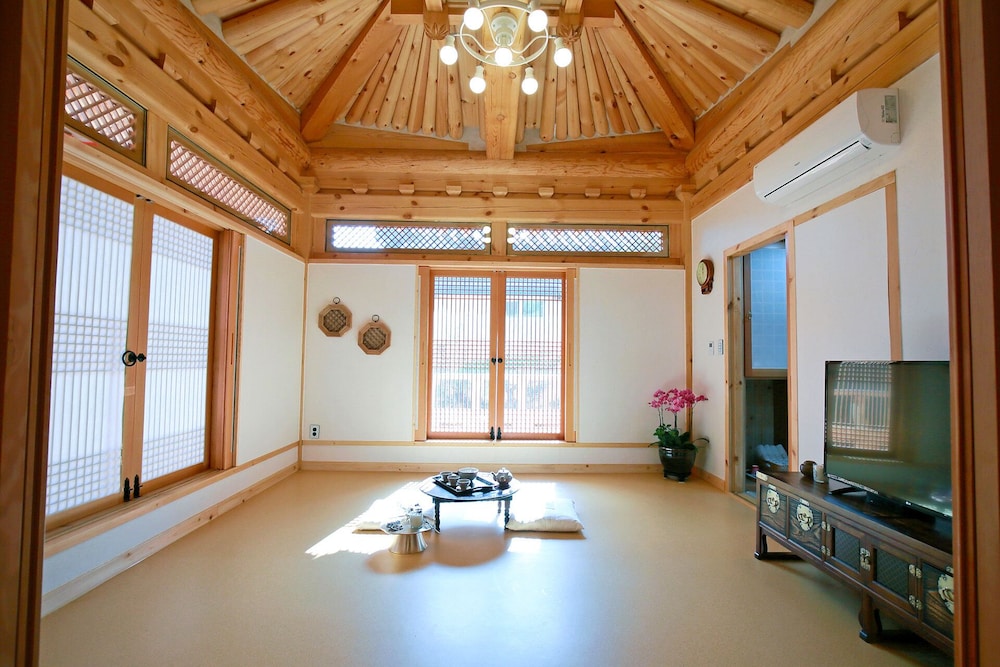 Wiyeonjae Hanok Stay 36/49