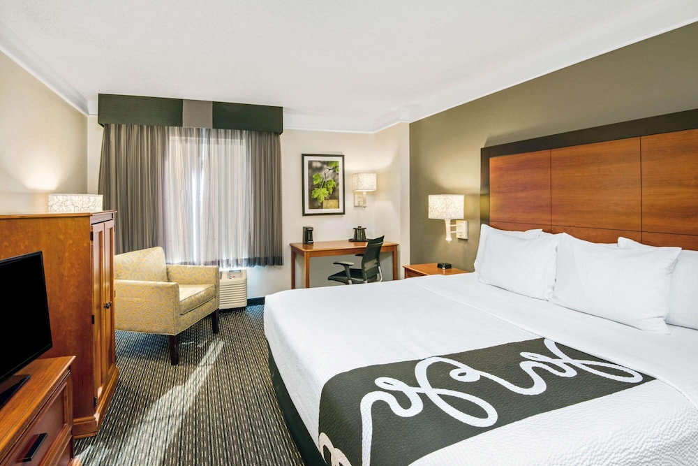 La Quinta Inn & Suites by Wyndham San Antonio Airport 19/63