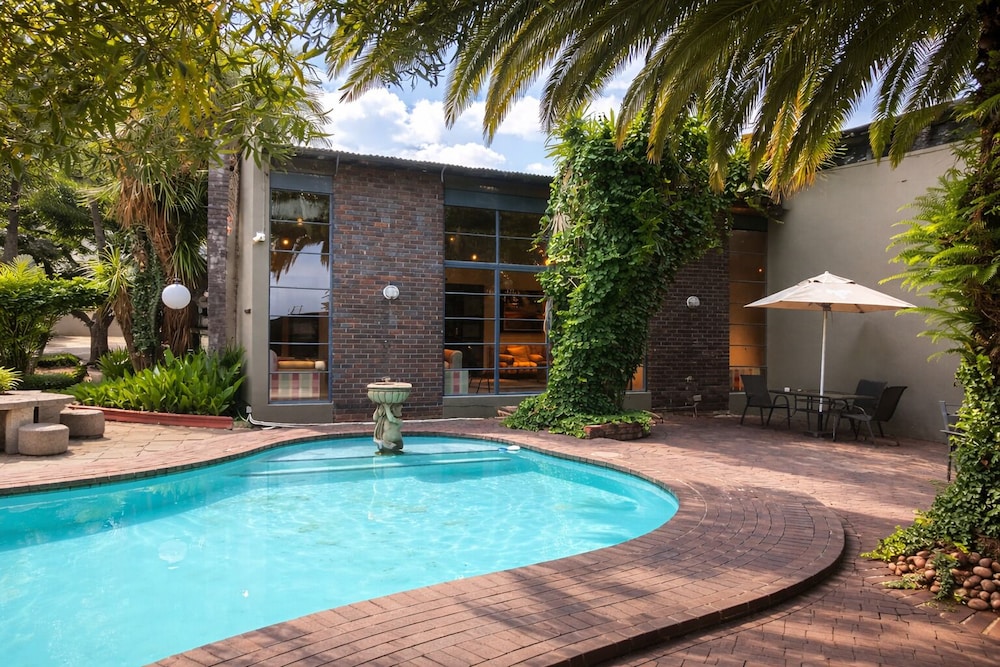 African Moon Corporate House 3/48