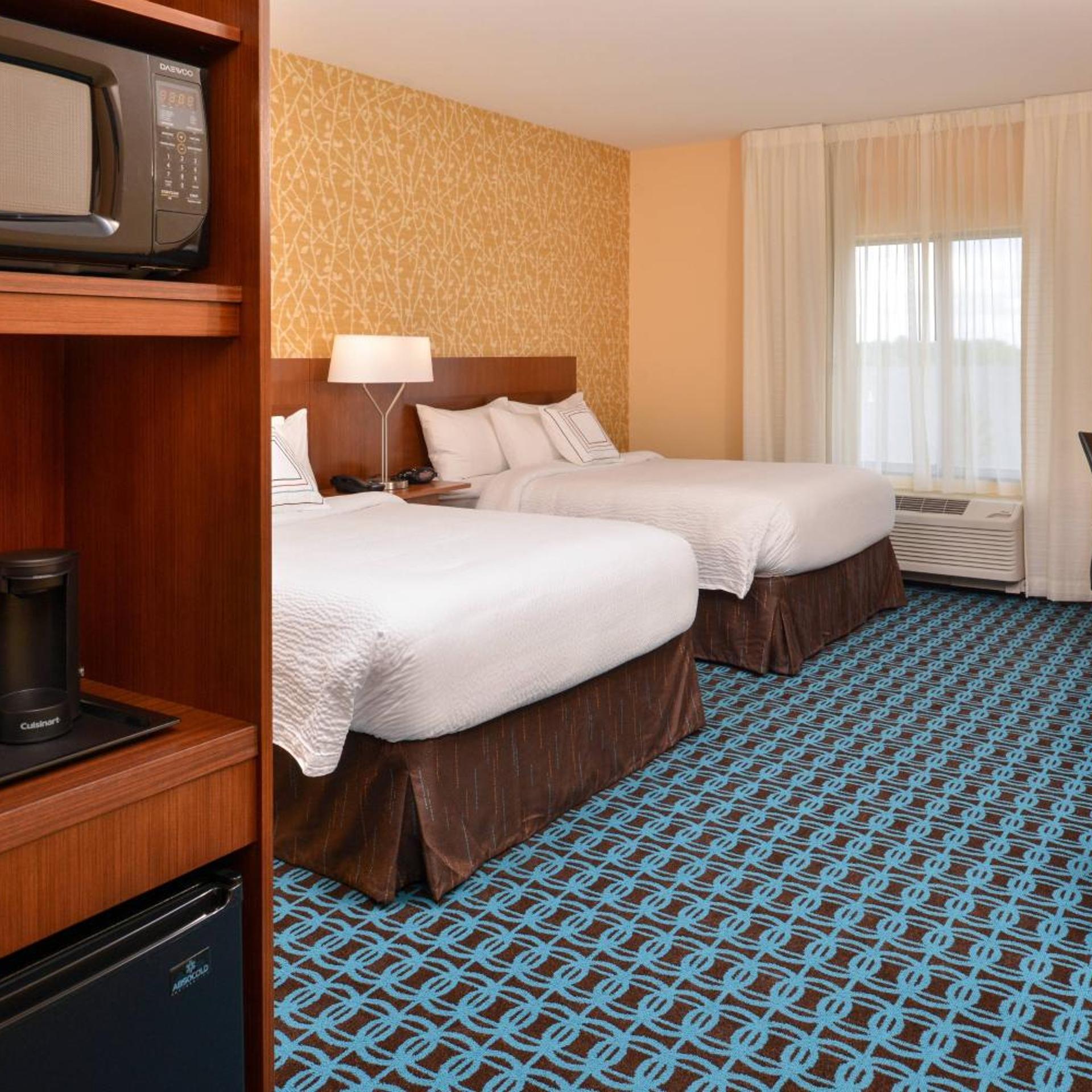 Room, 2 Queen Beds, Bathtub, Accessible