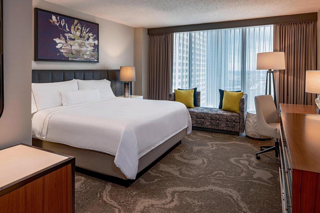 Room, King Bed, Sofa, Concierge Level