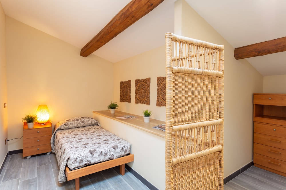 Carla s Rooms with Private Bathroom & Kitchen 7/26
