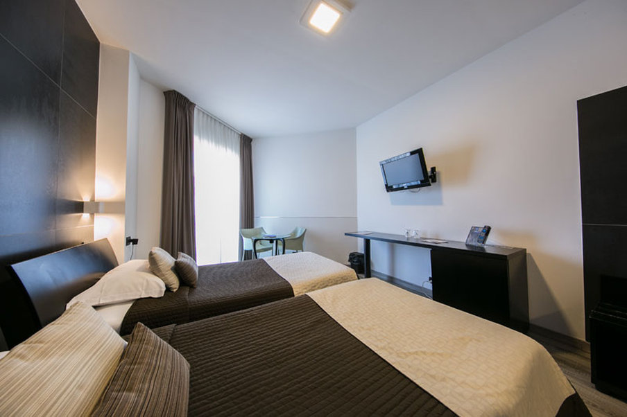 Mediterranea Hotel And Convention Center 12/28