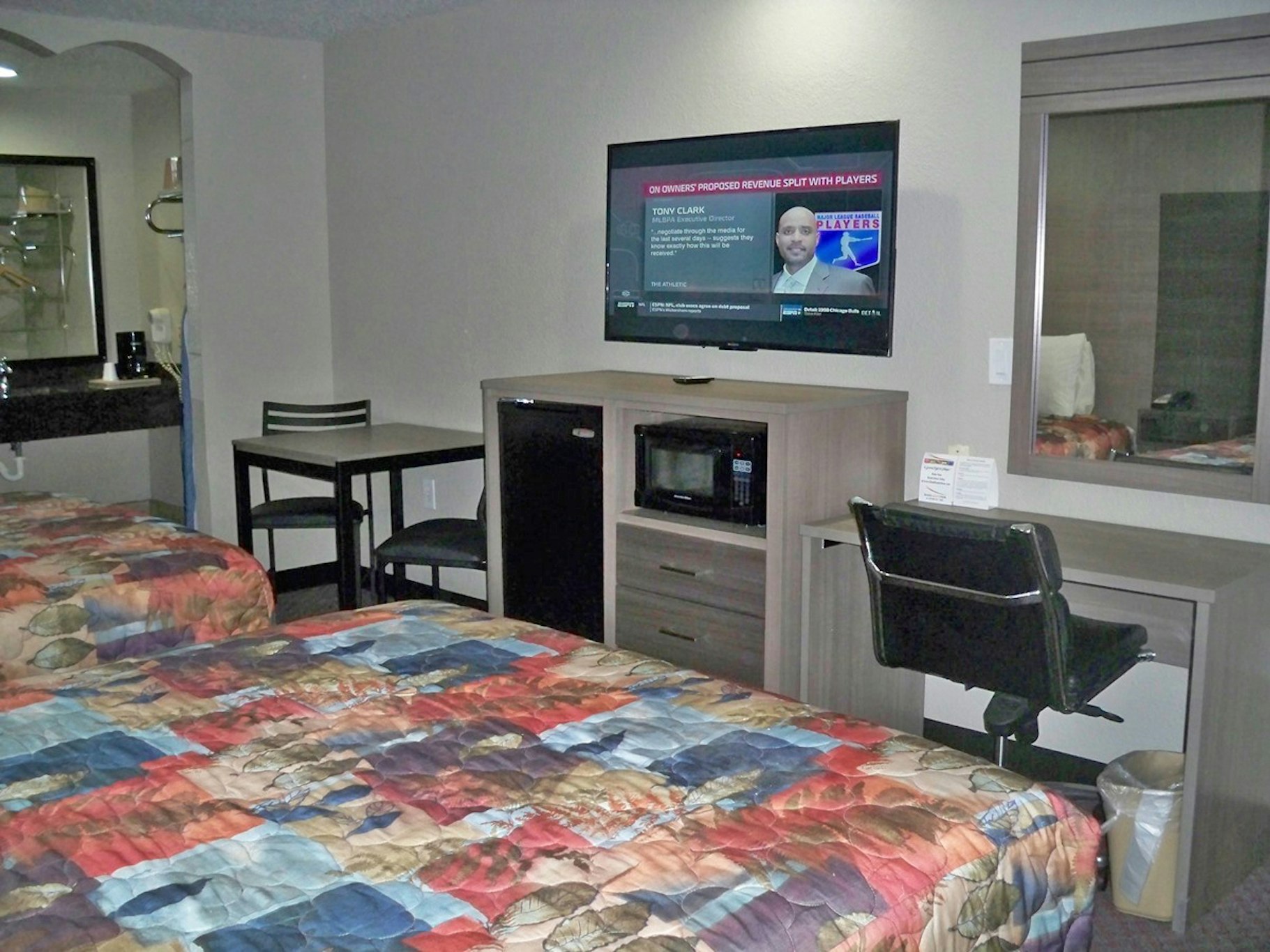 Scottish Inns And Suites 19/22