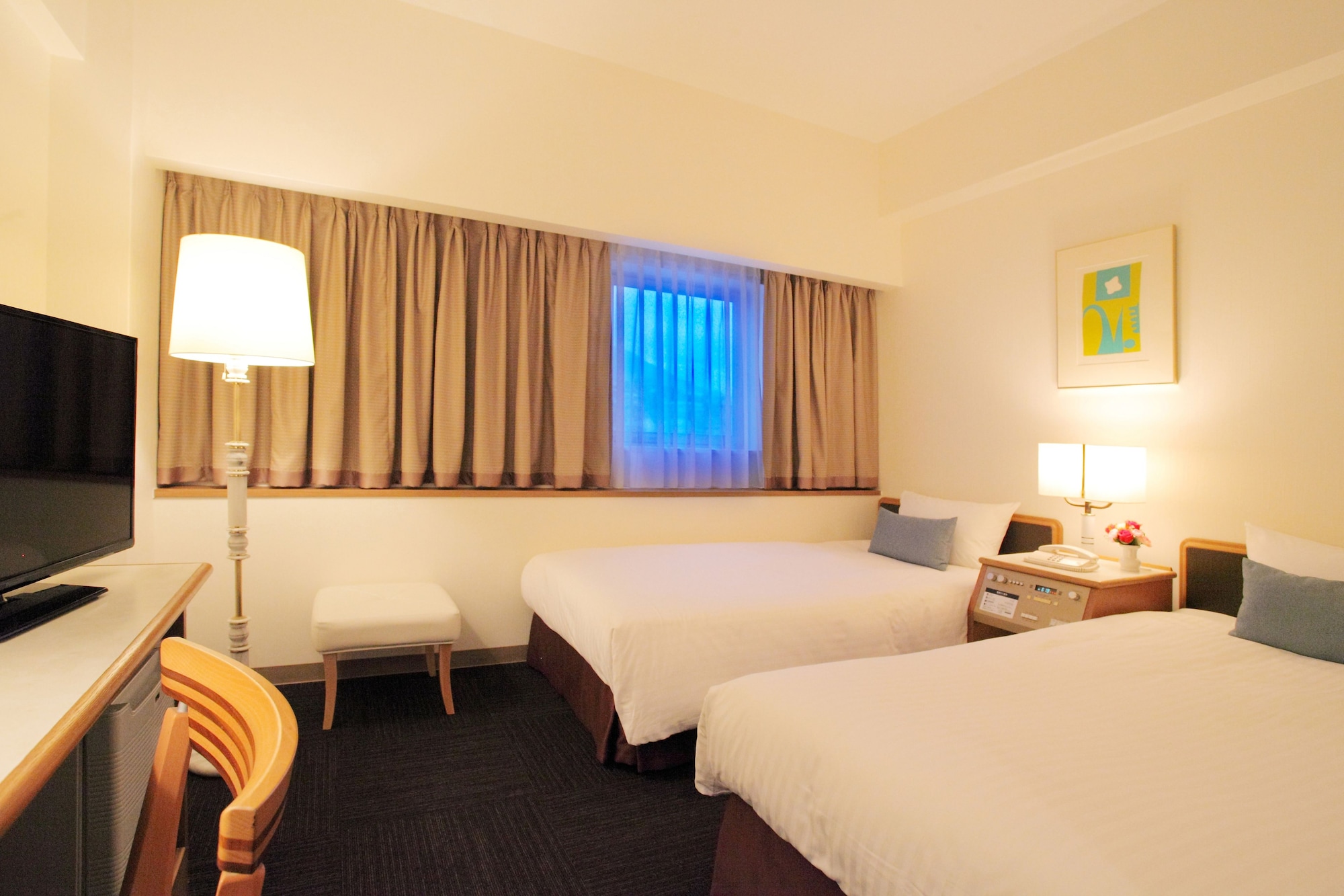 ROOM, TWIN BEDS