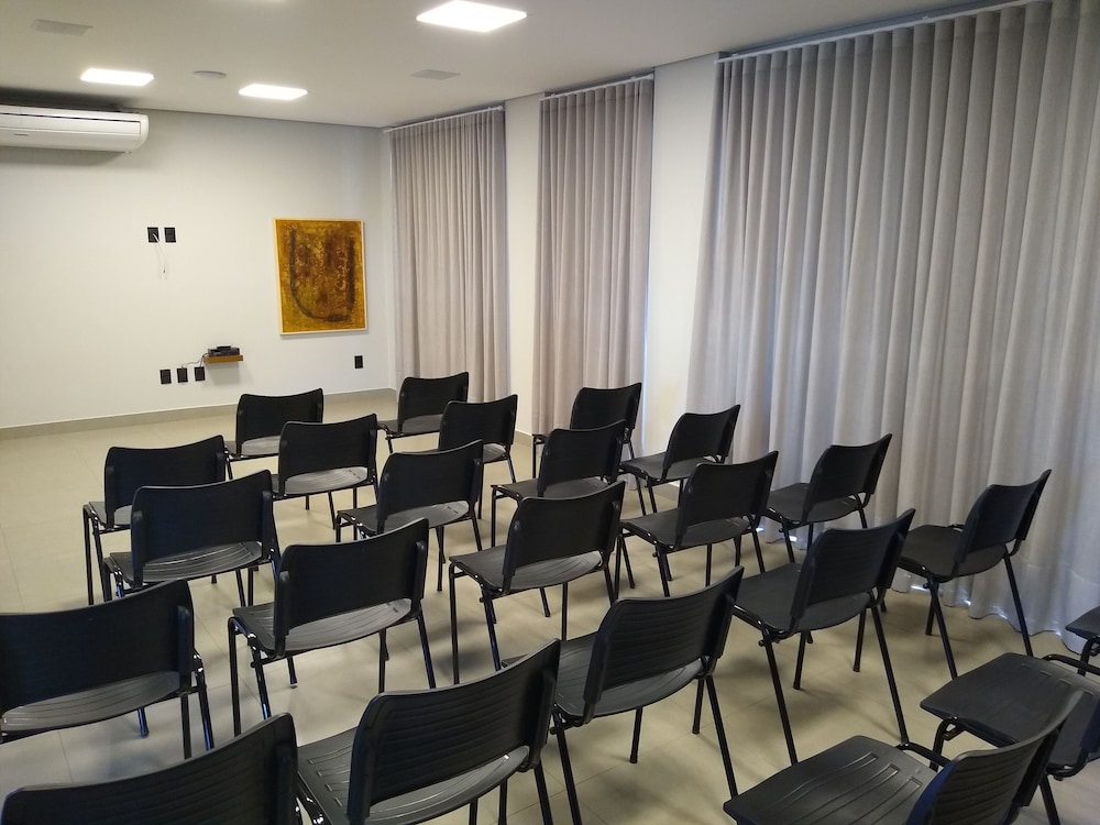LA Hotel Votuporanga 25/28