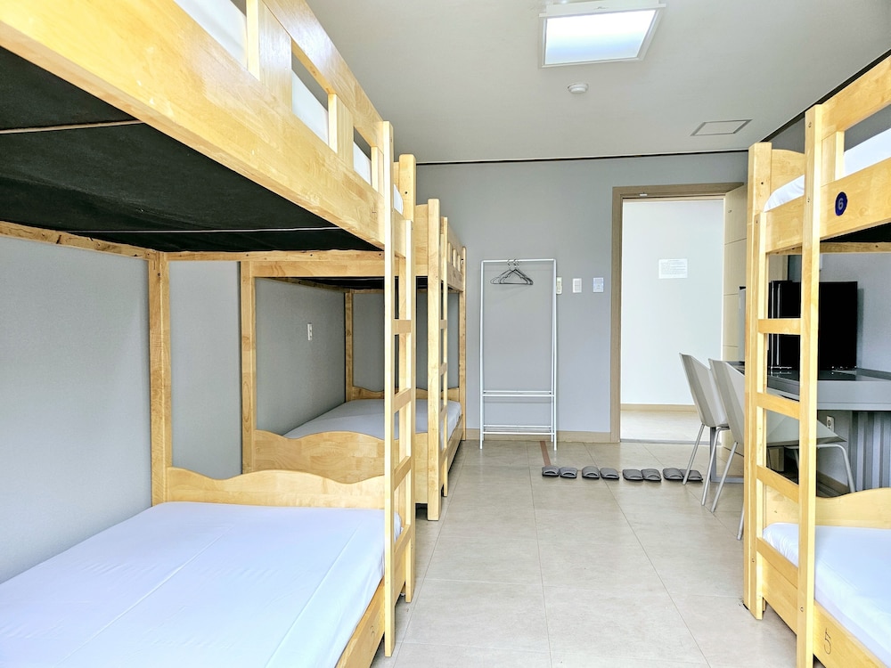 1% Hostel 21/59