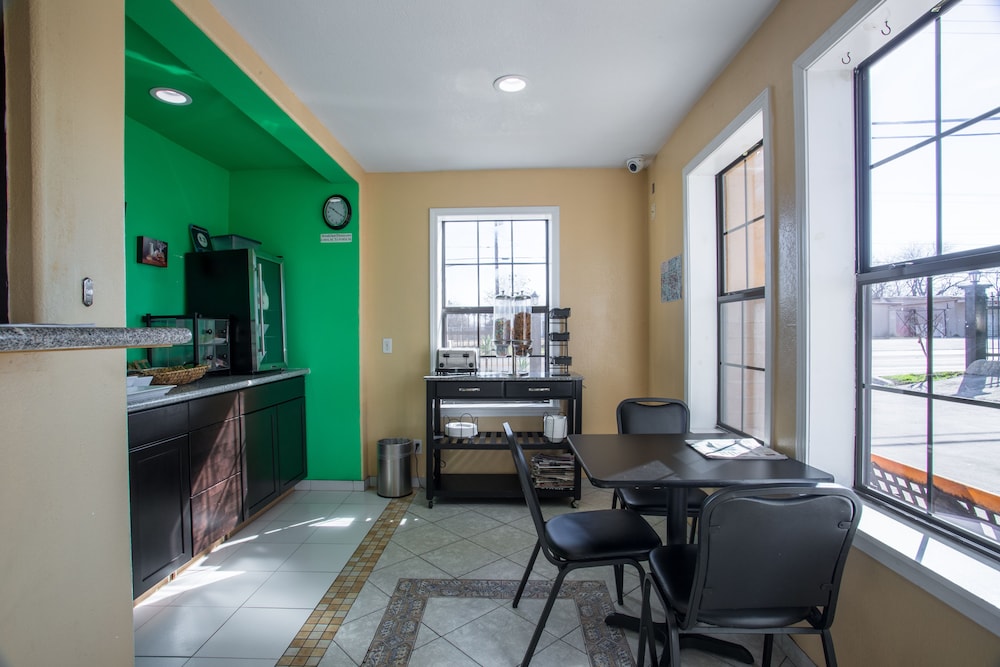 Pinn Road Inn and Suites 30/37