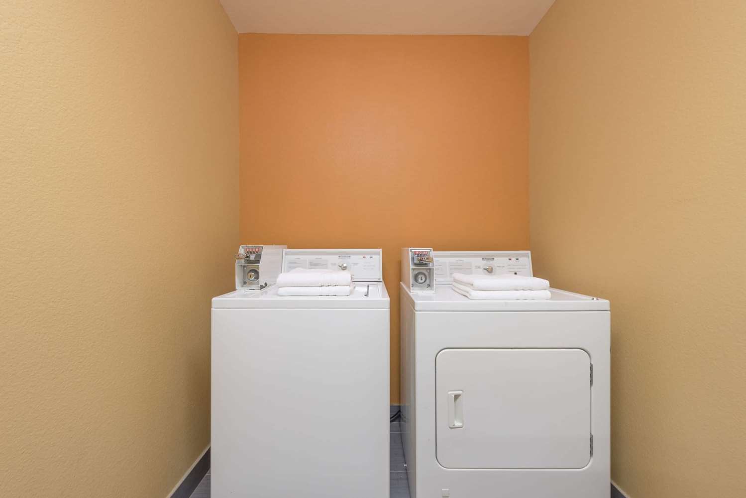 Quality Inn & Suites Fort Worth North - Haltom City 8/14