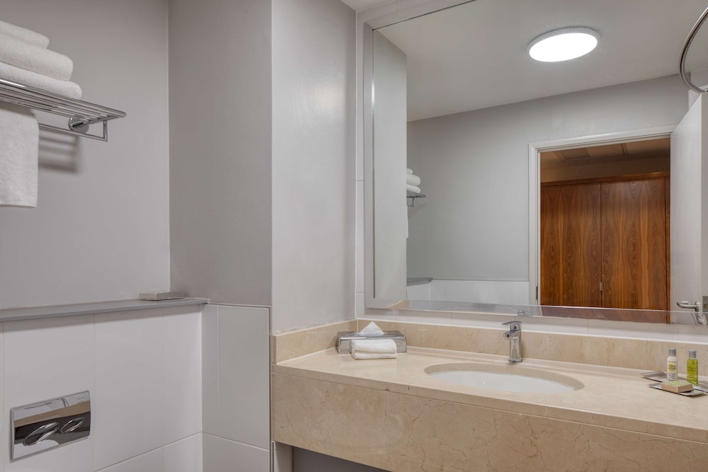 Doubletree Newbury North 50/50