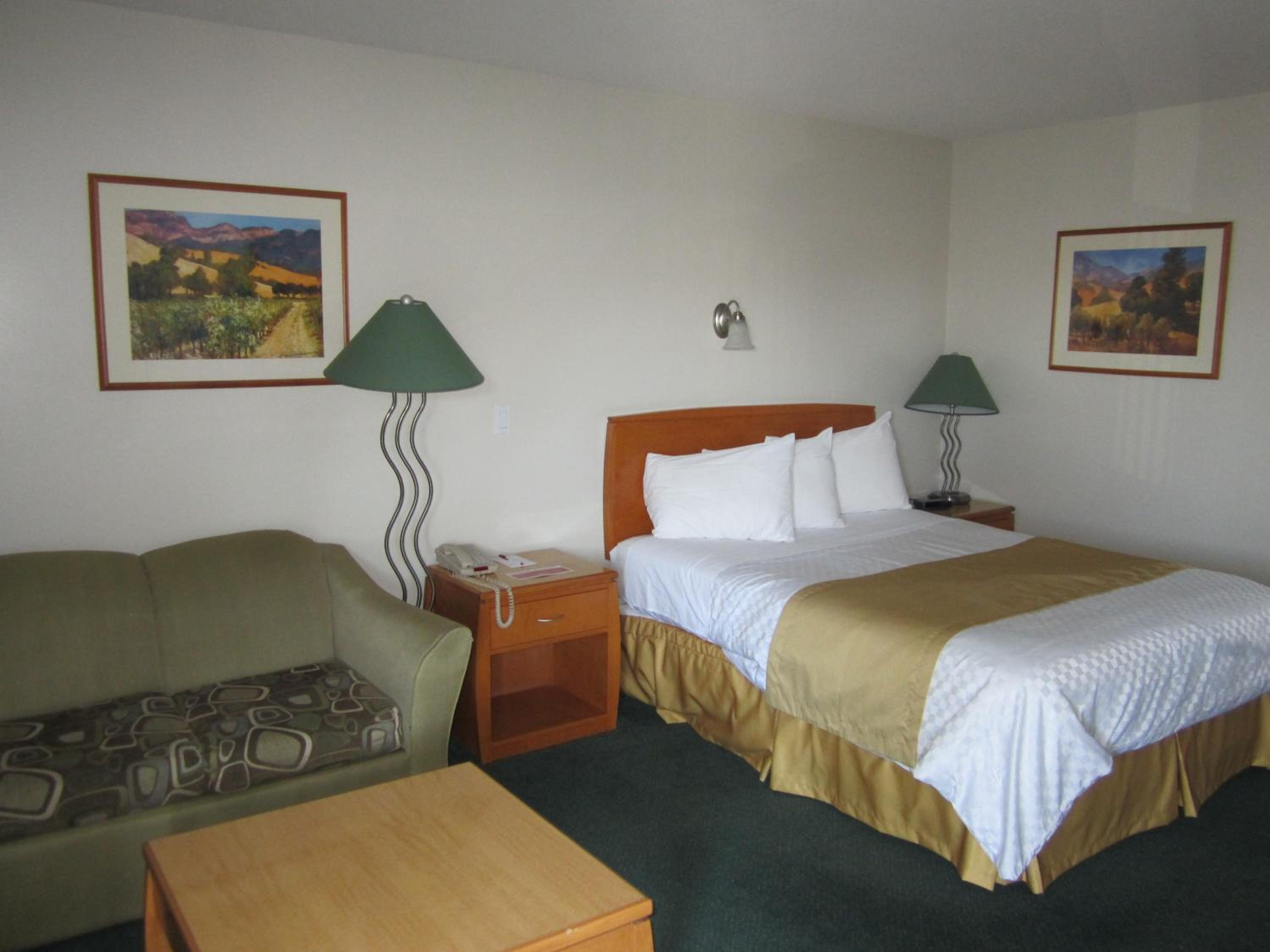 غرفة بسرير كينج وسرير كوين، Ramada Limited - Merritt 3/10
