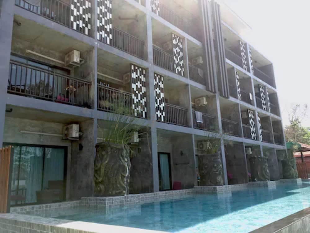 Maneetel Krabi Beachfront 3/50