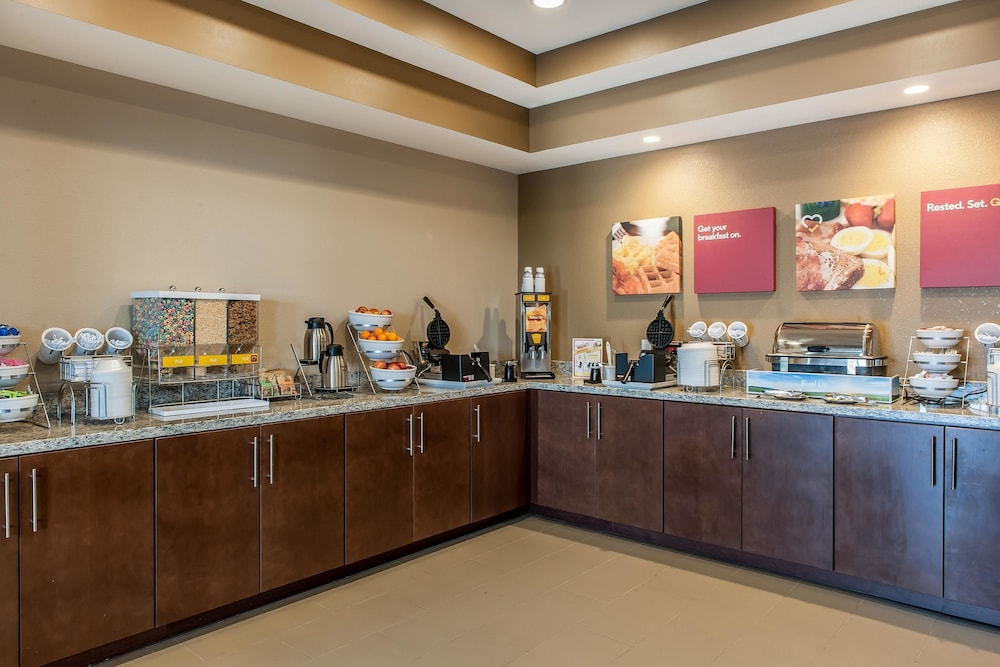 Comfort Suites Rensselaer Near Fair Oaks 32/42