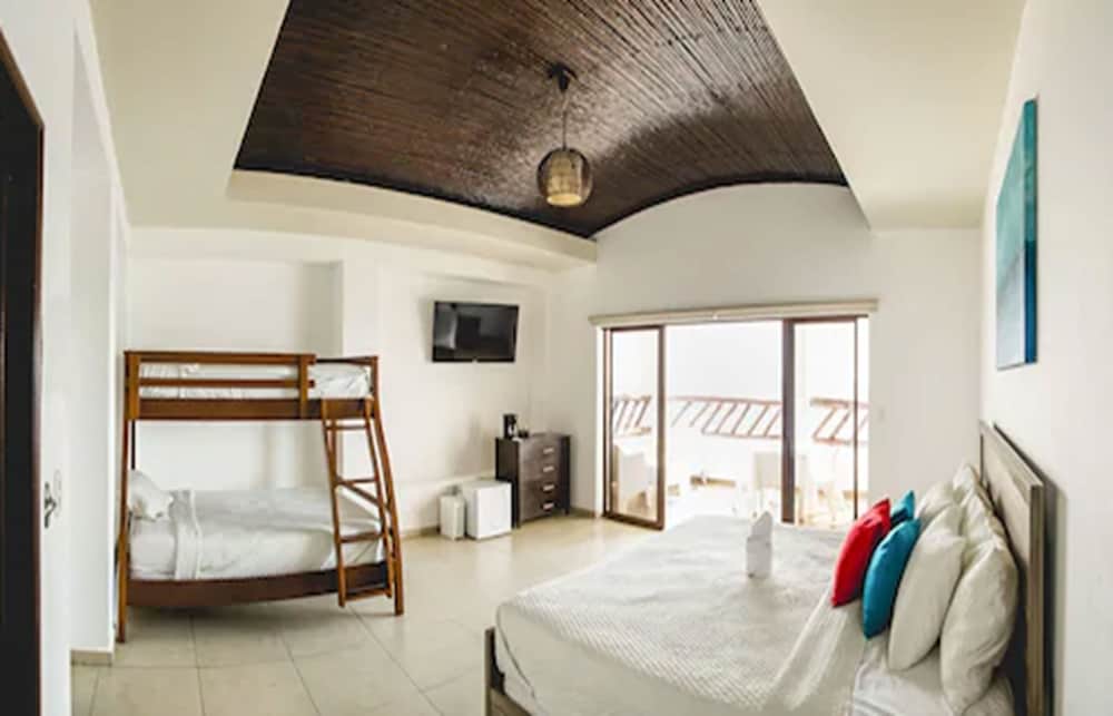 Hotel Los Farallones 53/70