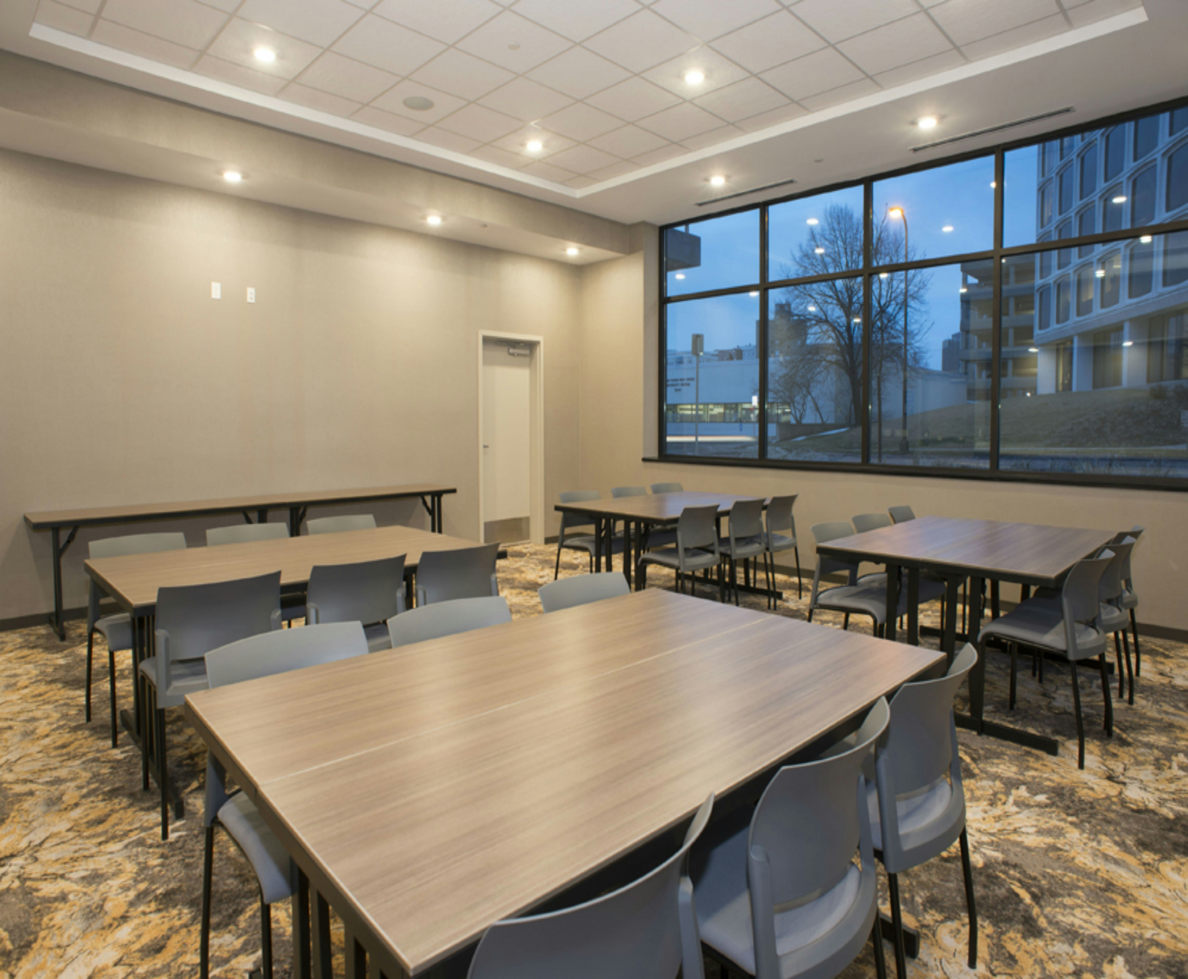 Hampton Inn Suites Minneapolis University Area Mn 14/20