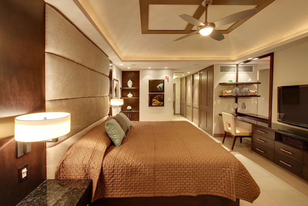 Lahaina Shores Beach Resort 20/57