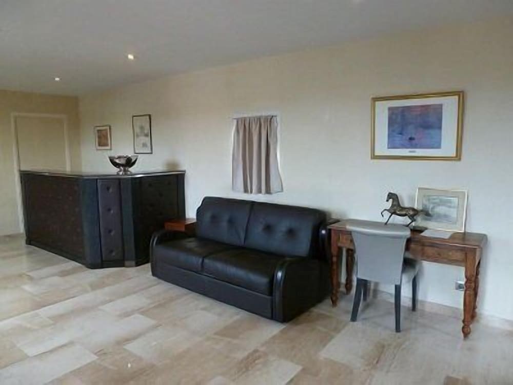 Hotel Saint Alban 9/18