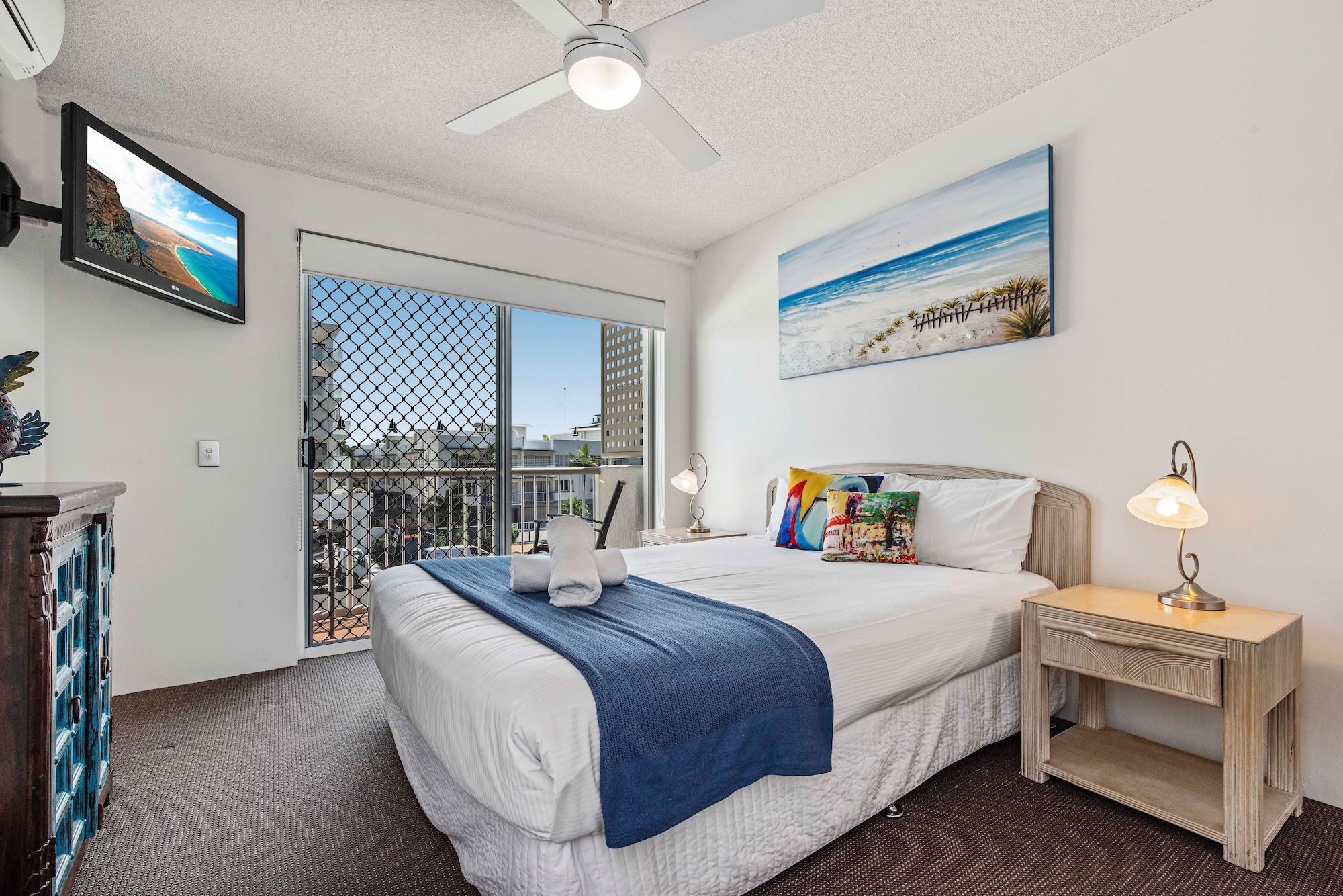 3 BEDROOMS, APARTMENT, MARINA VIEW