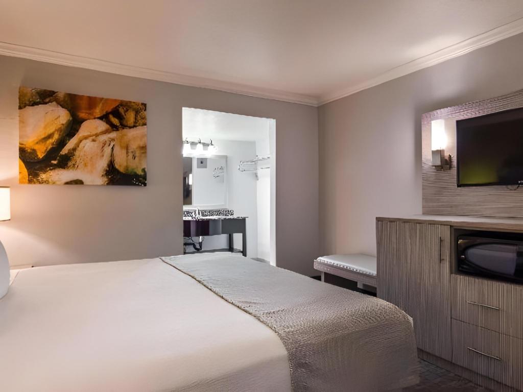 Room at SureStay InnSuites Phoenix Hotel & Suites by Best Western, PHOENIX - AZ