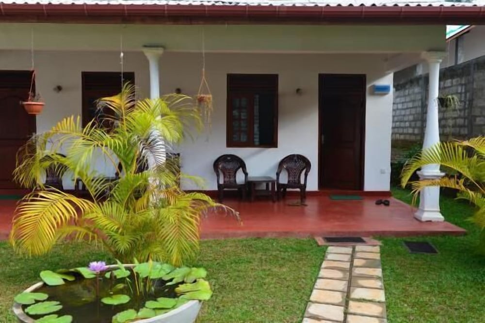 Lal Homestay 48/50