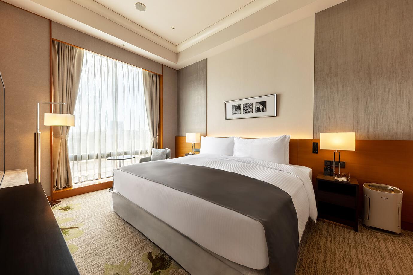 Metropolitan, Suite