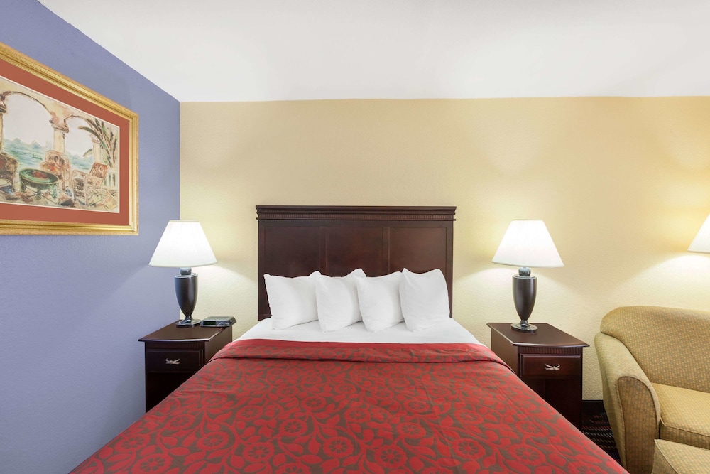 Days Inn By Wyndham Uvalde 7/16