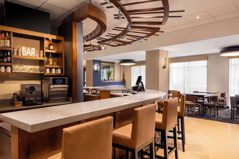 Hyatt Place Atlanta Airport-South 42/59
