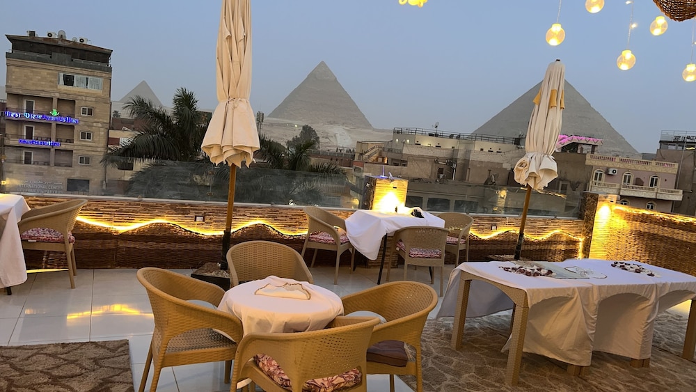 Three Giza Pyramids Inn 54/65