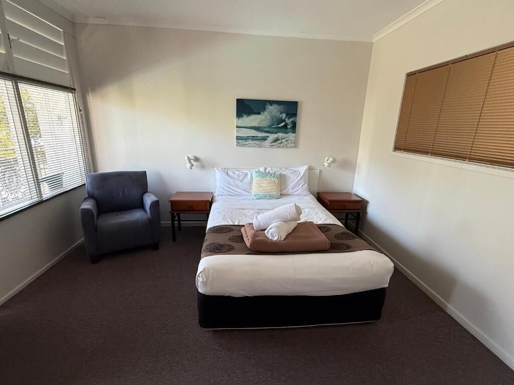 TOWER COURT MOTEL 5/44