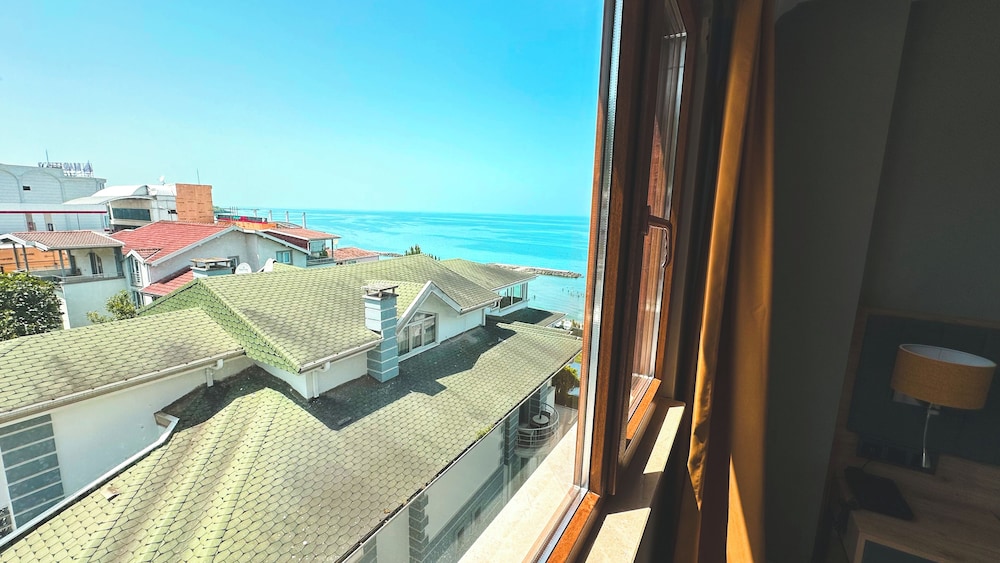 Camlica Hotel 39/42