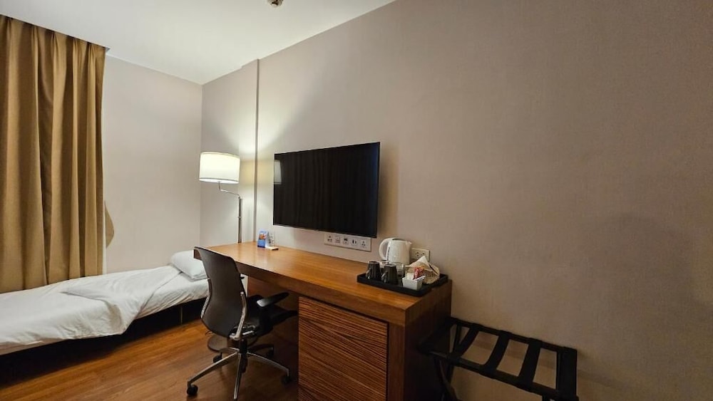 Sacha Hotel Uno 40/50