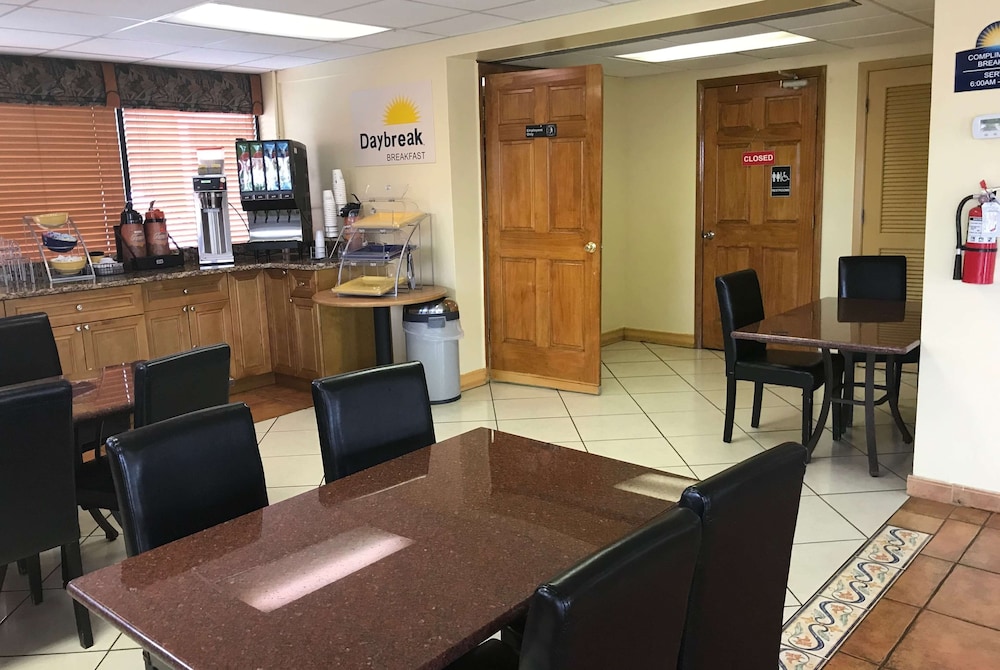 Rodeway Inn Davenport Champions Gate 8/33