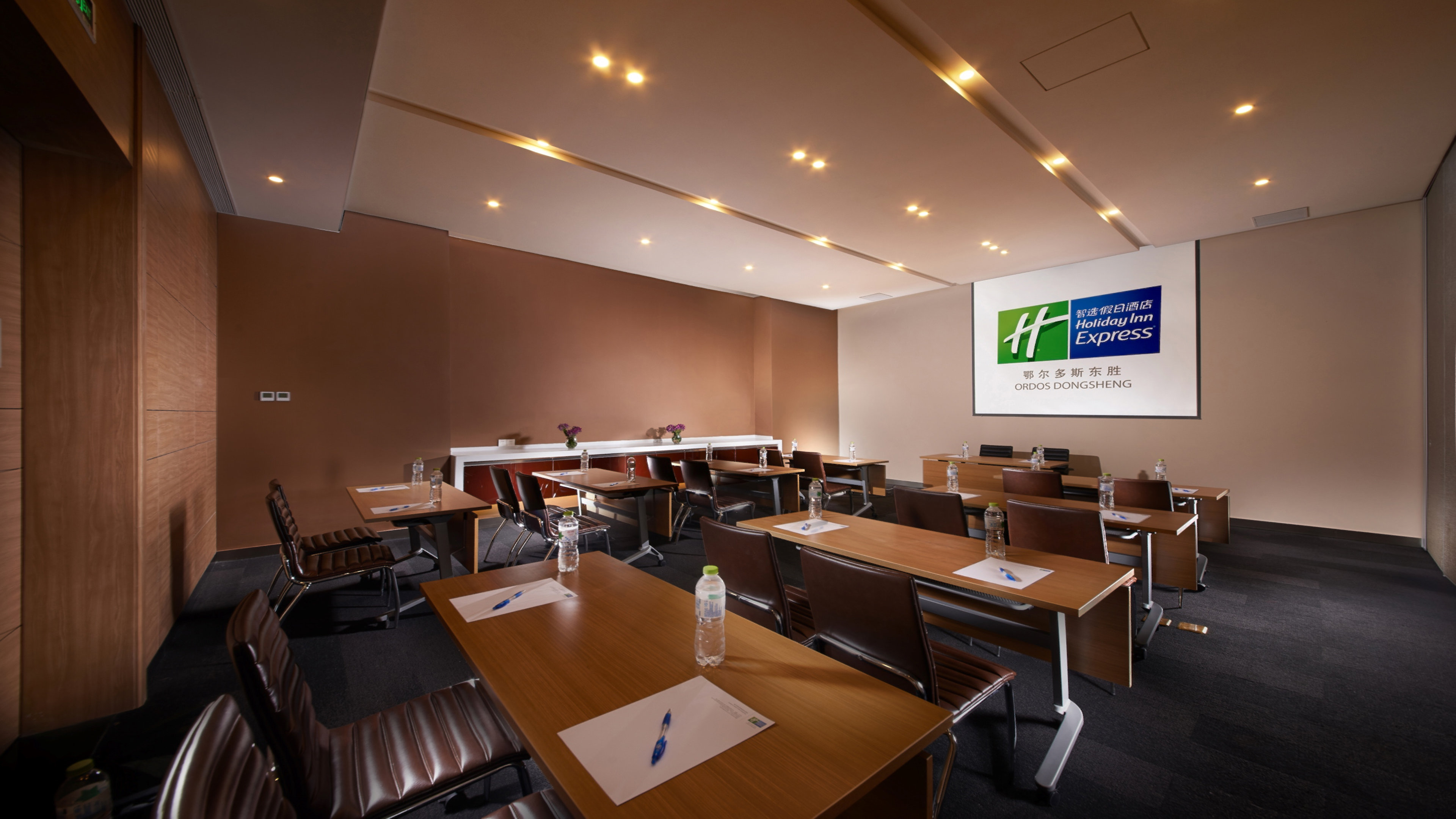 Holiday Inn Express Ordos Dongshen 24/33