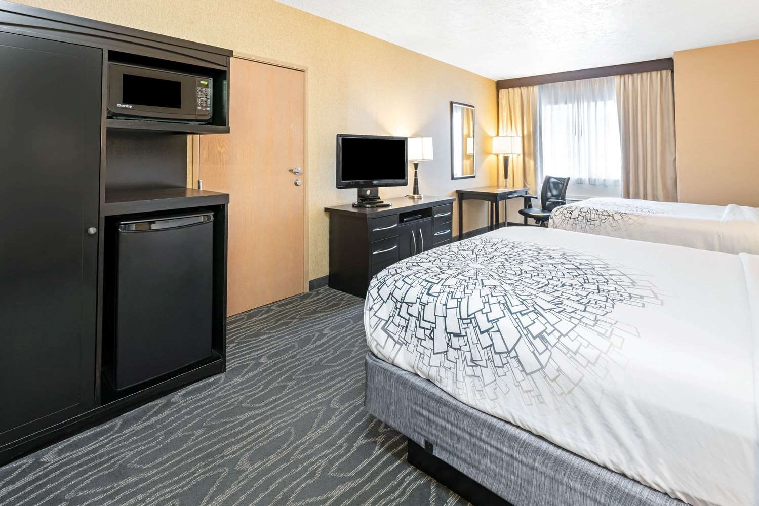 La Quinta Inn & Suites by Wyndham Logan 14/42