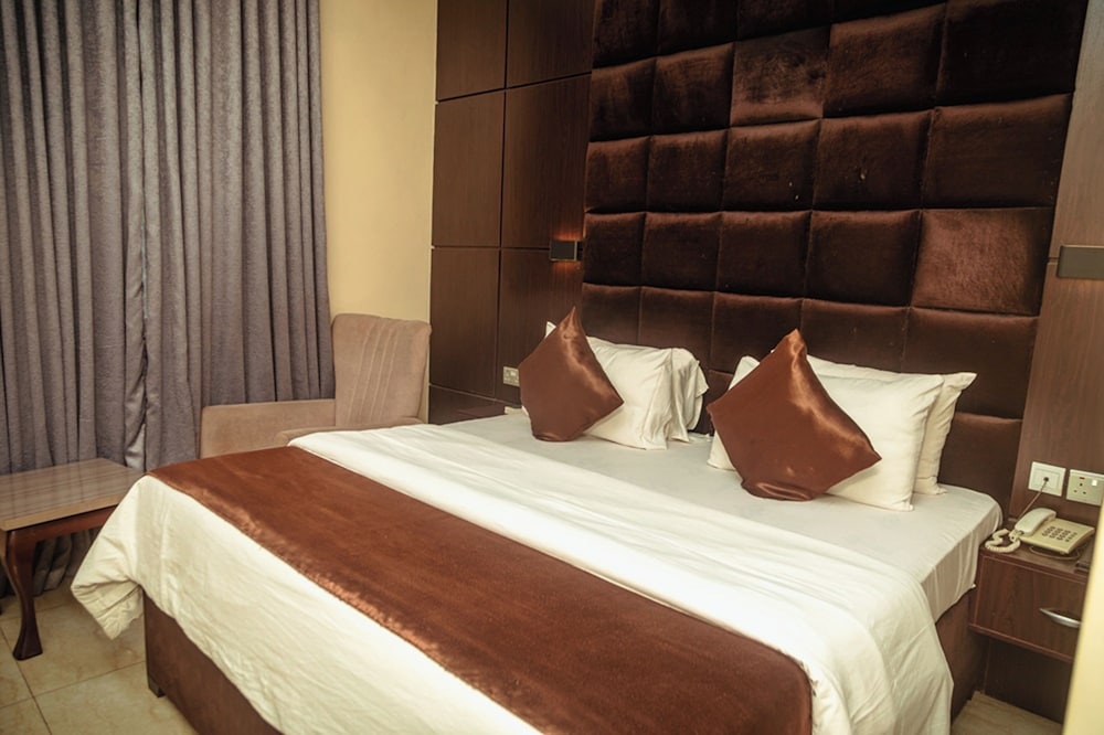 Gold Value Hotels 12/47