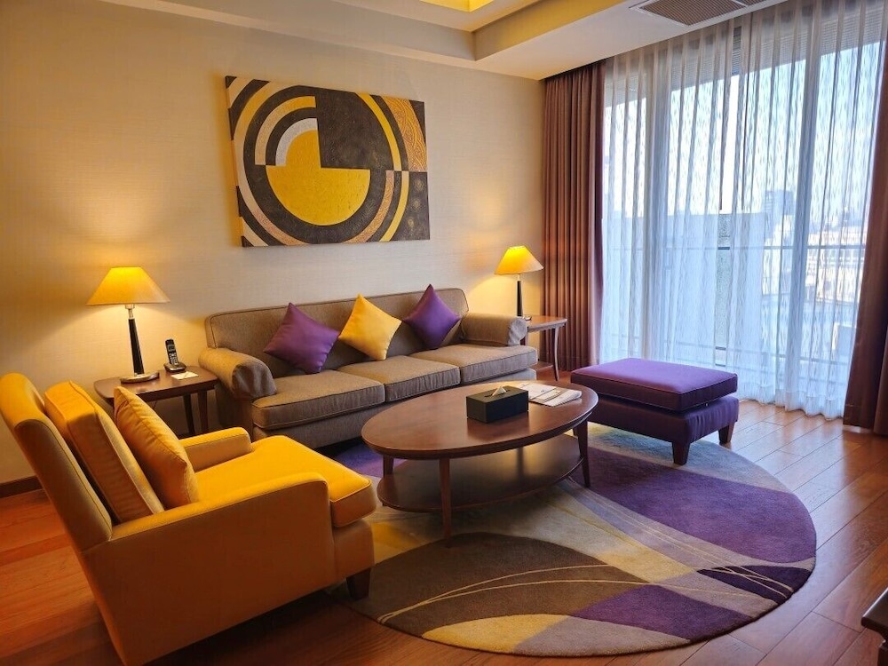 Column Bangkok Hotel 49/74