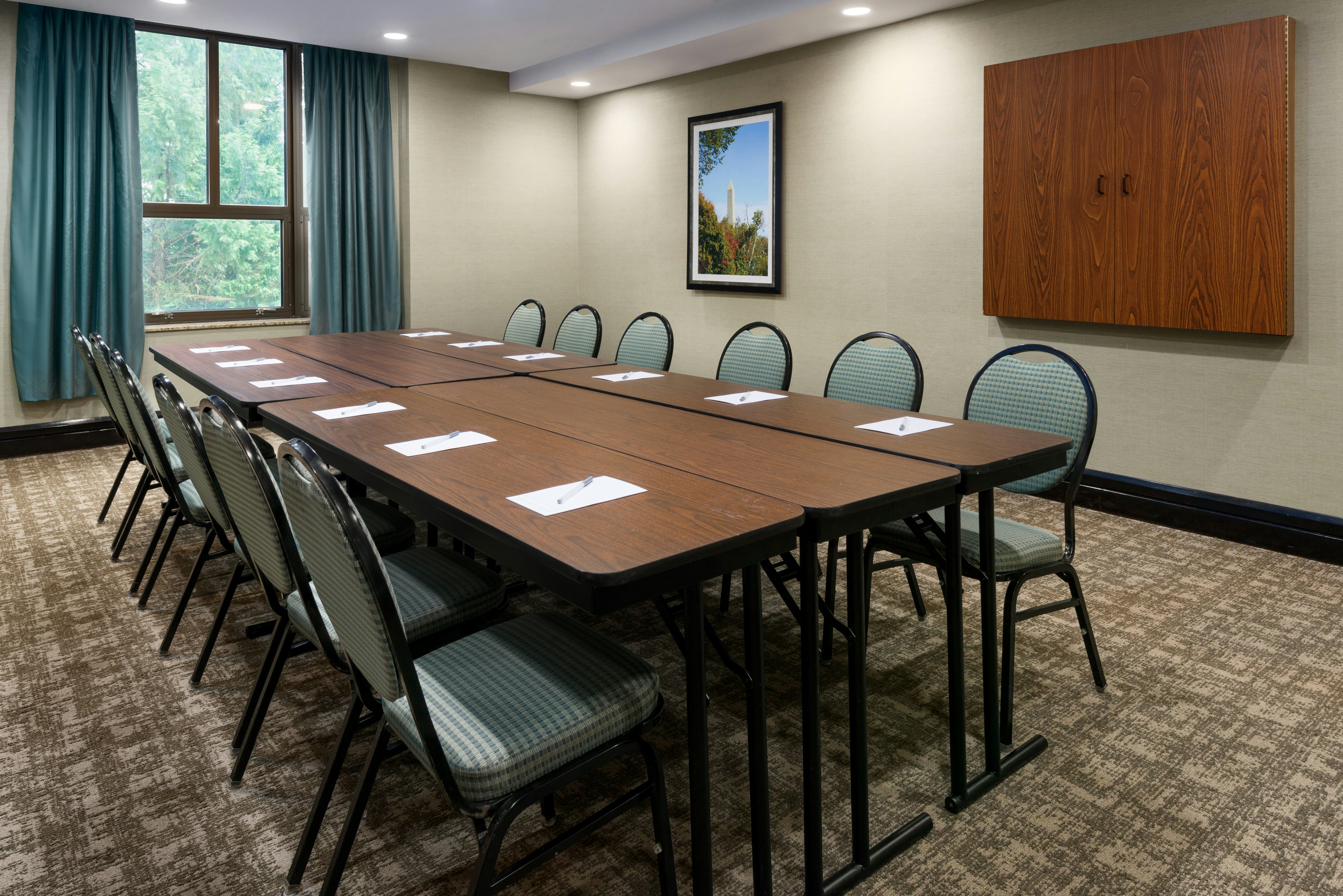 Hampton Inn & Suites National Harbor/Alexandria Area 41/43