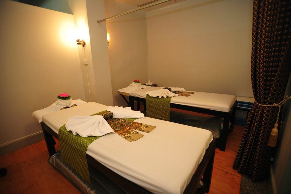 C N Hotel Patong 30/46