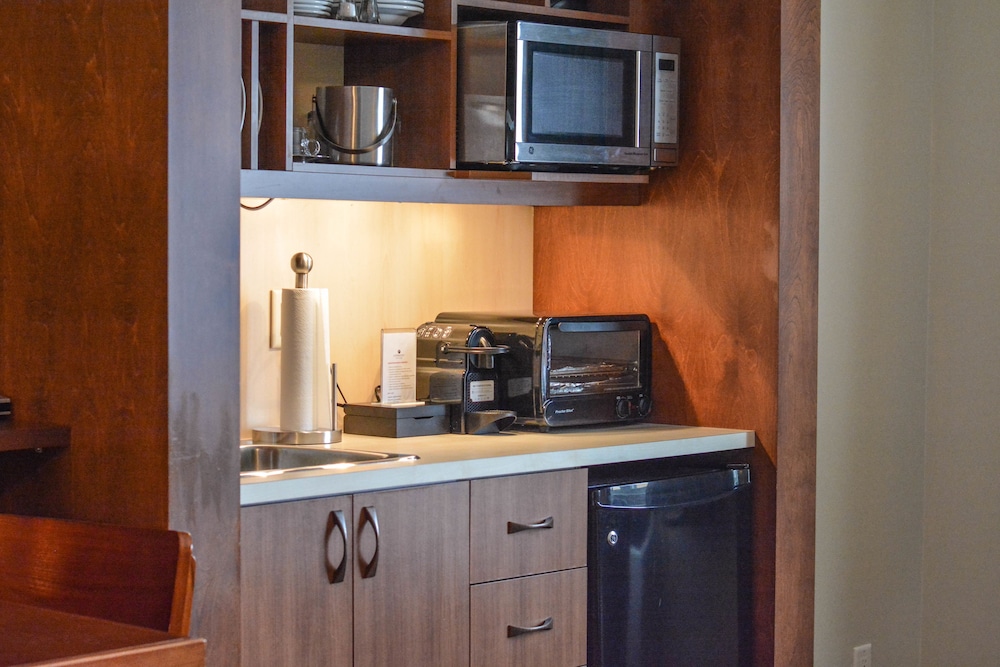 ESTRIMONT SUITES & SPA 35/61