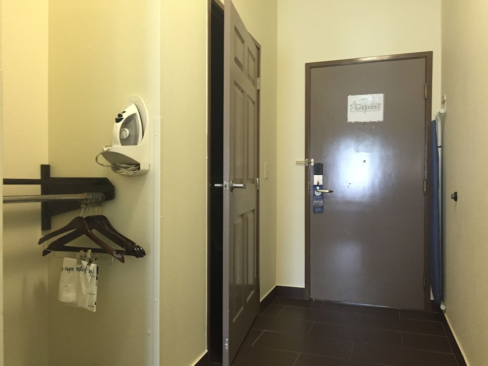 Best Western Mayport Inn & Suites 20/34