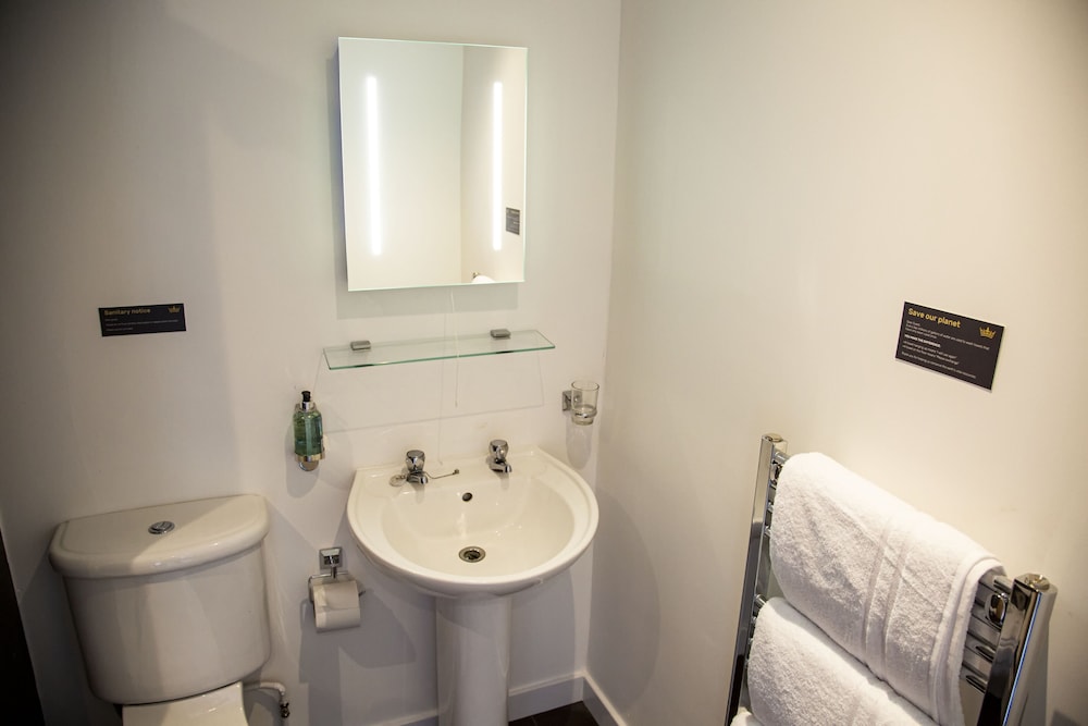 Crown Court Hotel & Bar 50/50