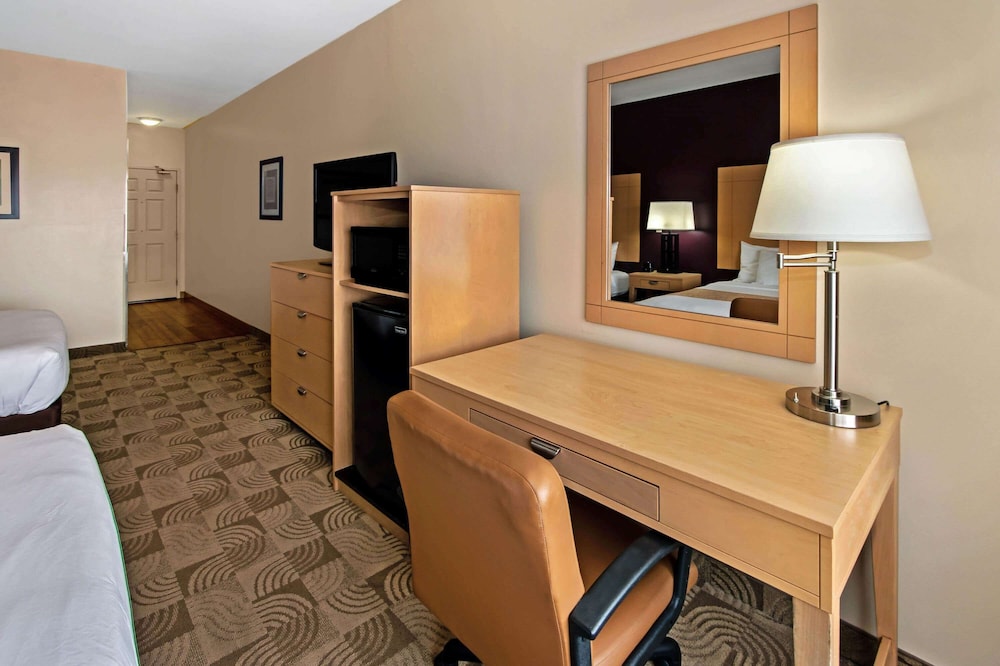 La Quinta Inn And Suites By Wyndham Tucumcari 26/68