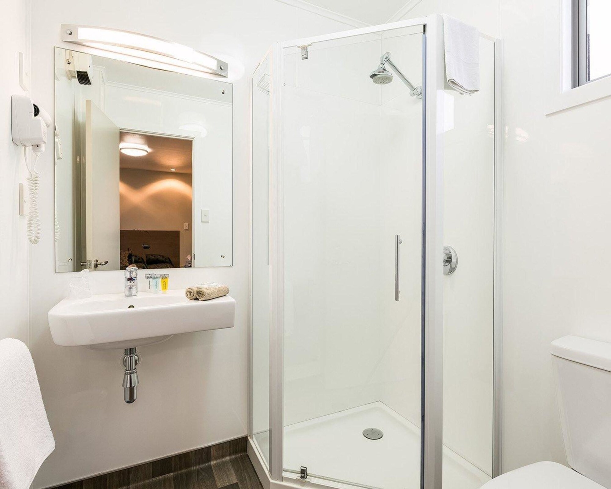غرفة قياسية بسرير كوين وسرير فردي بغرفة نوم واحدة، Comfort Inn Tayesta 2/2