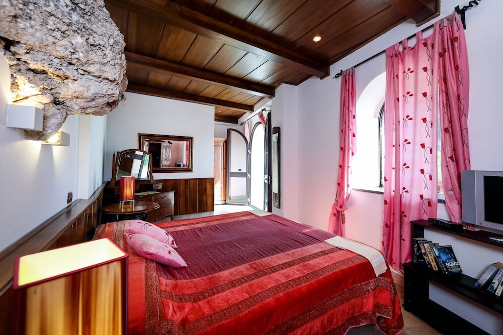 Villa Sonia Hotel 16/86
