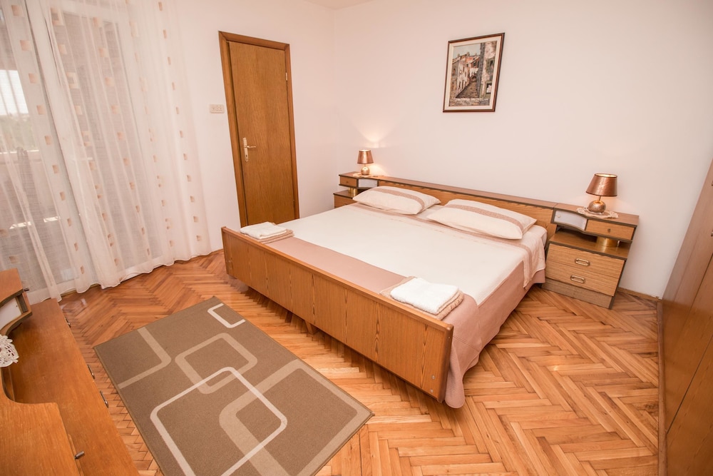 APARTMENT DIVNA 22/66