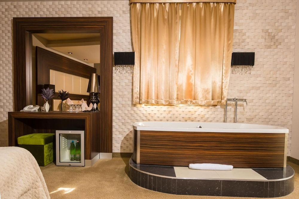Duna Garden Hotel 39/40