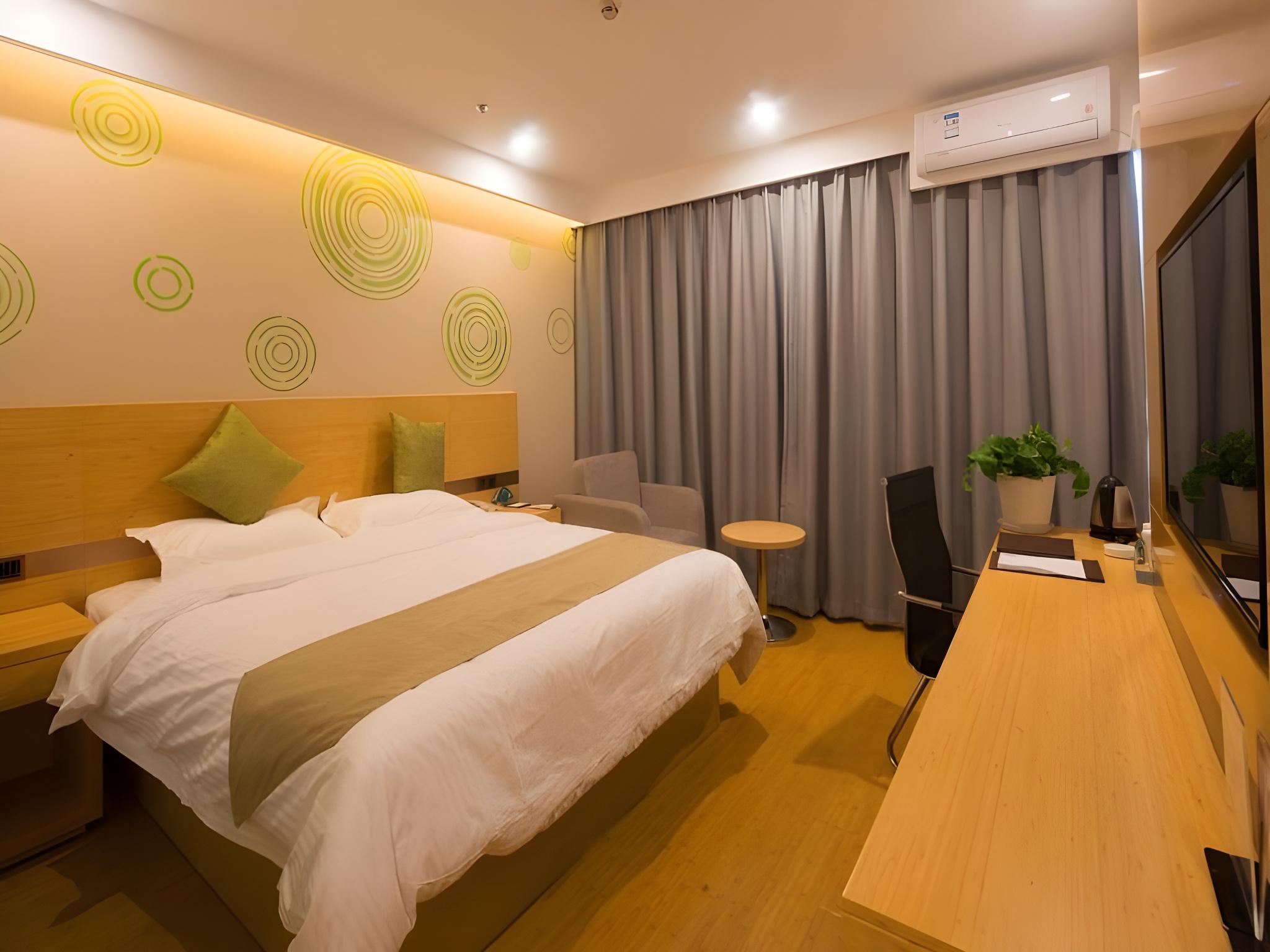 SUPERIOR, QUEEN BED