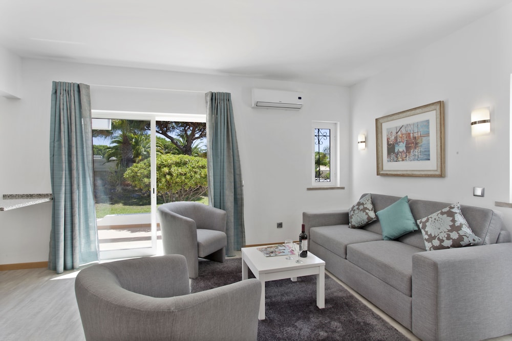 Prado Villas 4/23