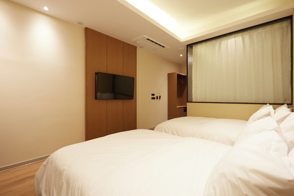 Allee Hotel 12/50
